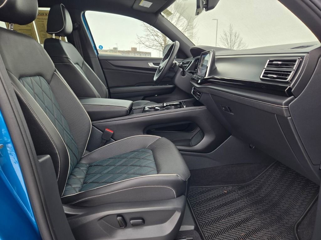 Used 2024 Volkswagen Atlas Cross Sport SEL Premium R-Line image 35