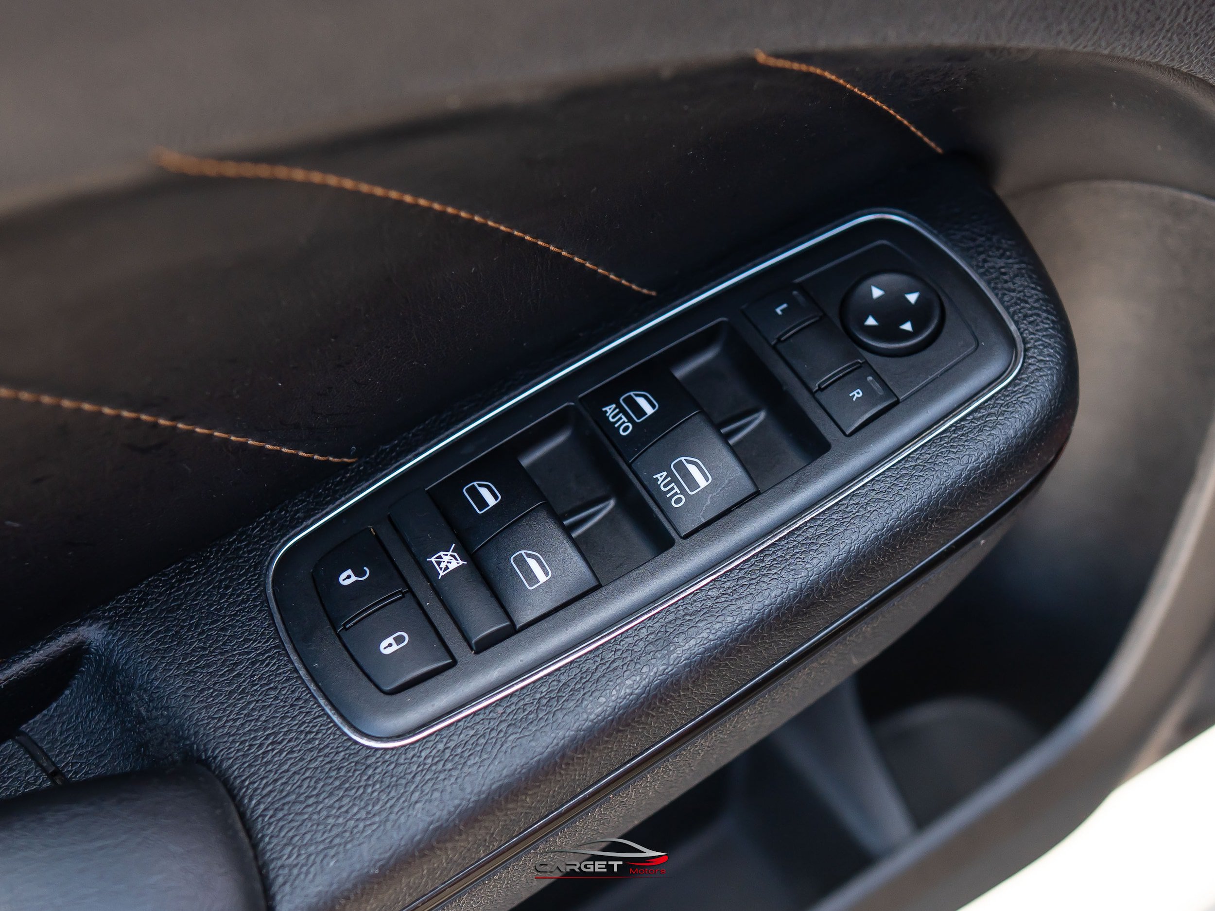 Used 2018 Dodge Charger R/T RWD image 38