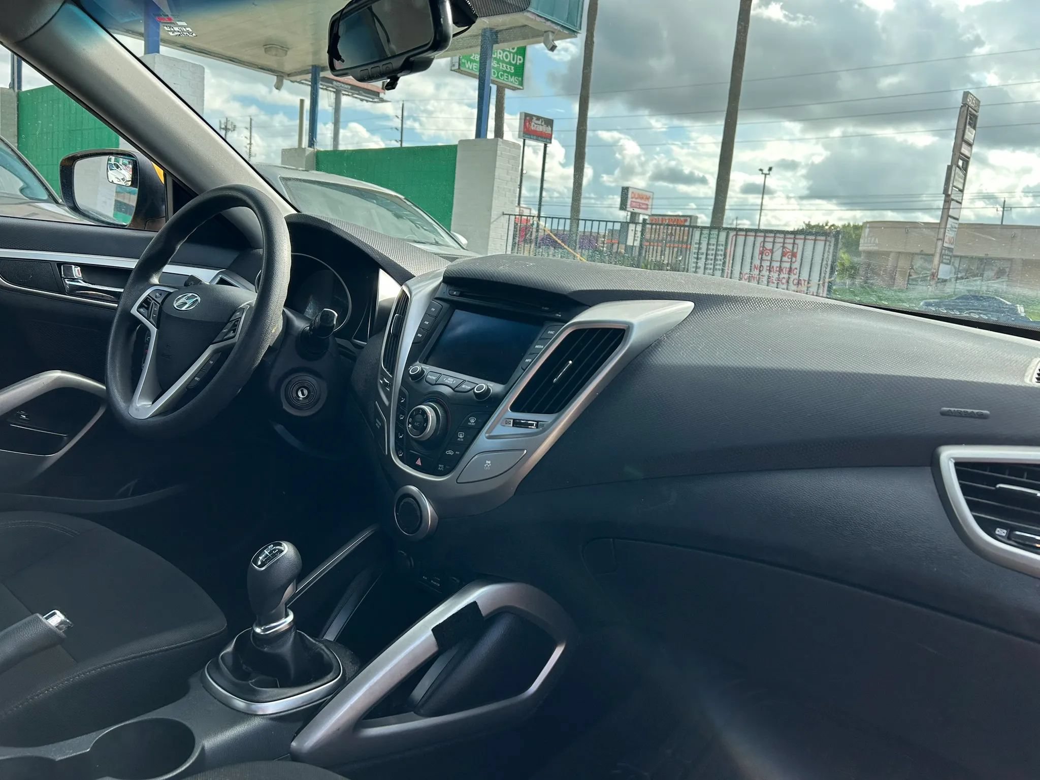 Used 2013 Hyundai Veloster FWD image 15