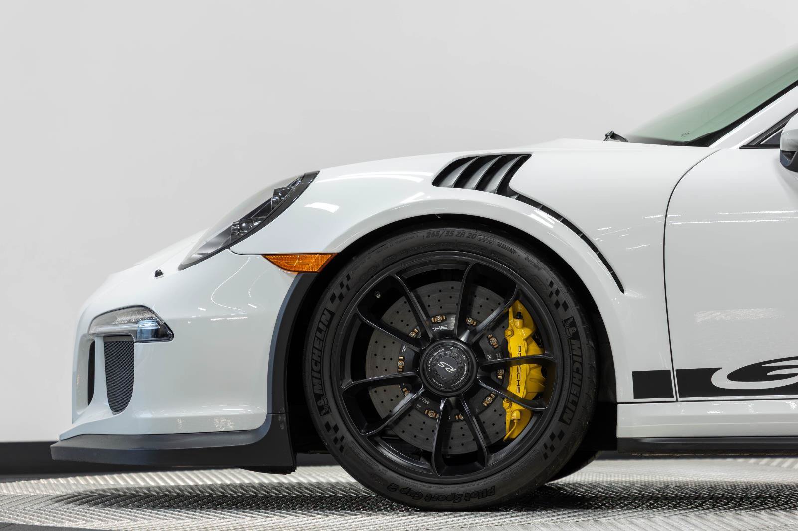 Used 2016 Porsche 911 GT3 RS RWD image 12