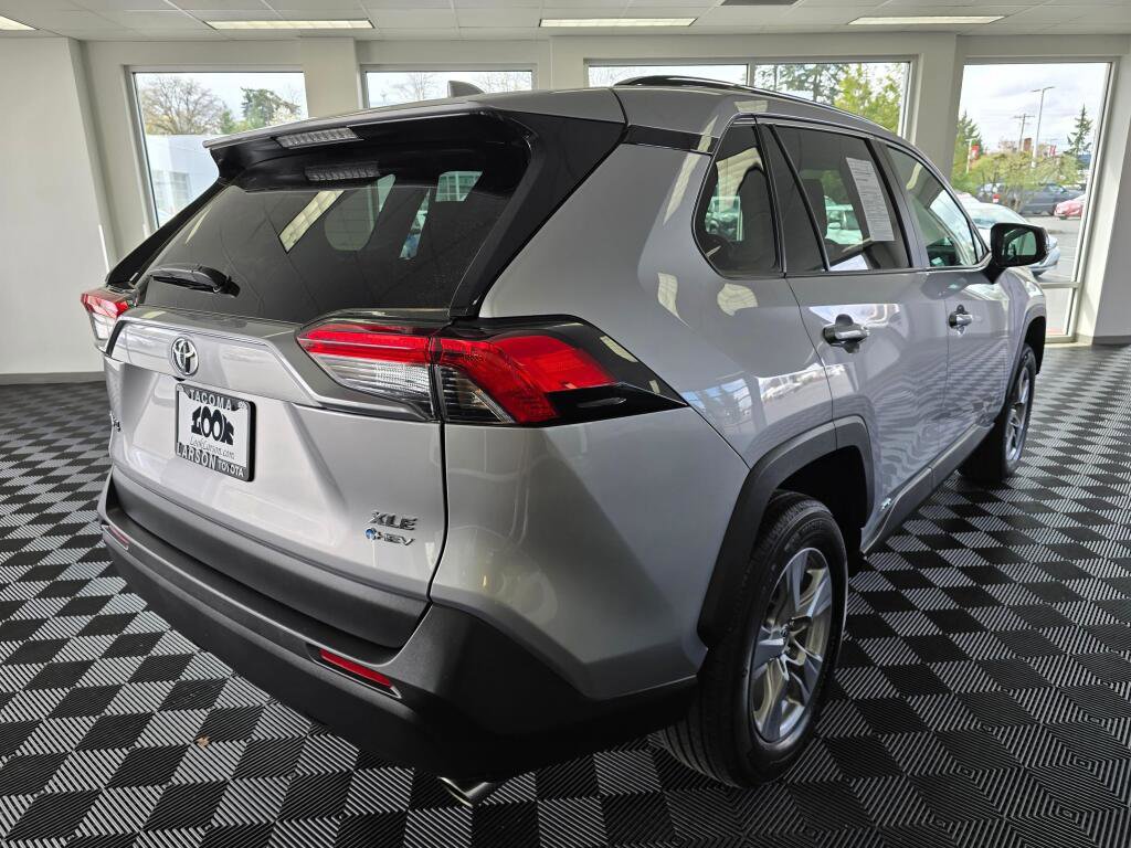 Used 2025 Toyota RAV4 XLE image 3