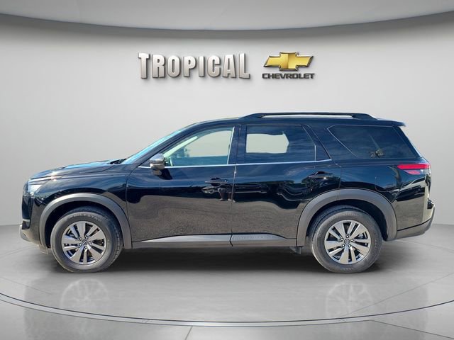 Used 2025 Nissan Pathfinder SV image 2