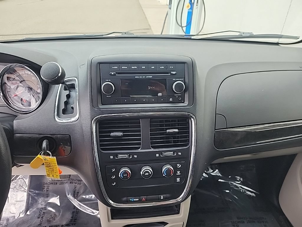 Used 2014 RAM C/V Tradesman FWD image 16