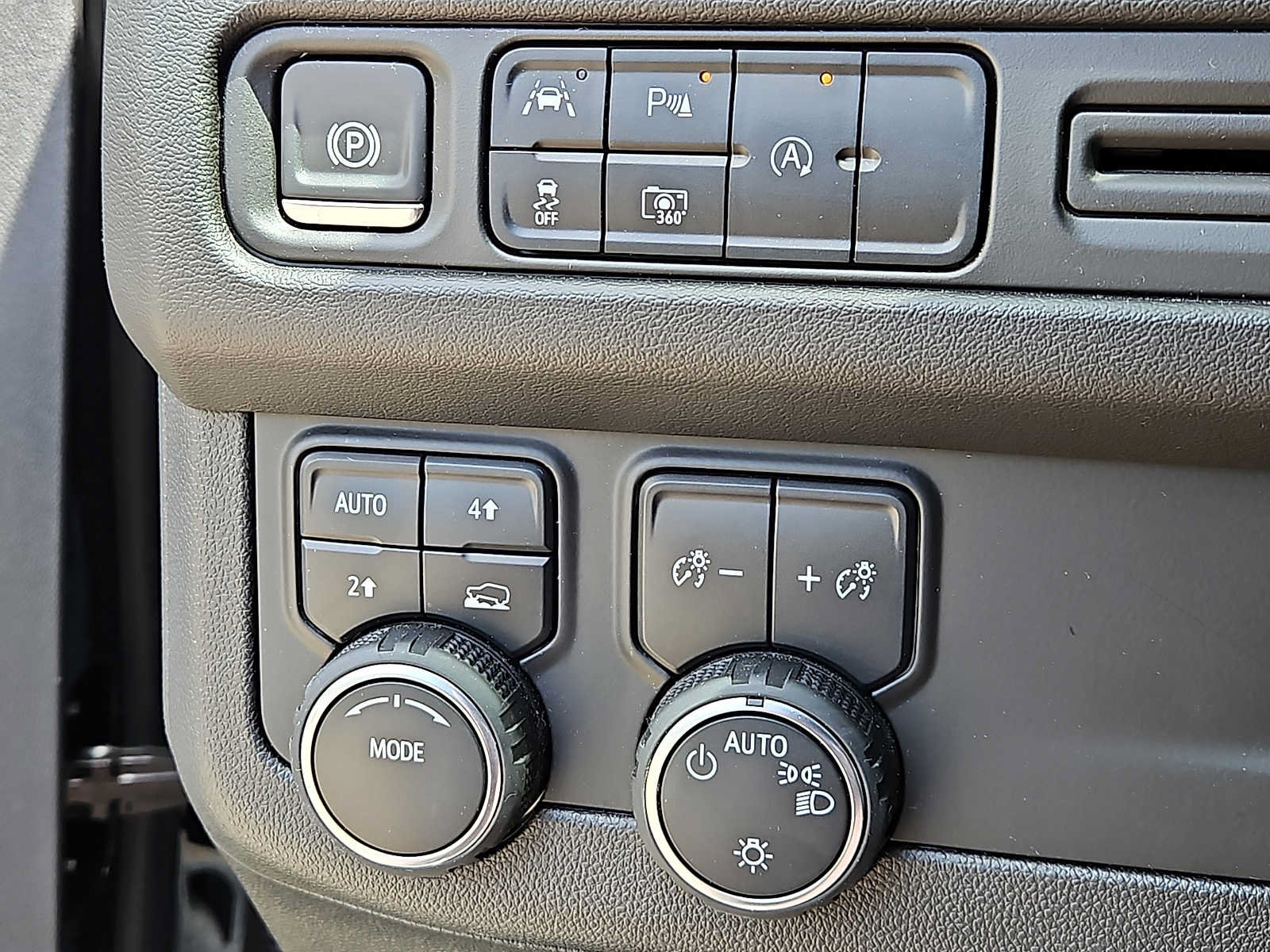 Used 2024 Chevrolet Suburban RST w/ Luxury Package AWD/4WD image 26
