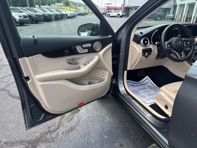 Used 2021 Mercedes-Benz GLC 300 4MATIC image 9