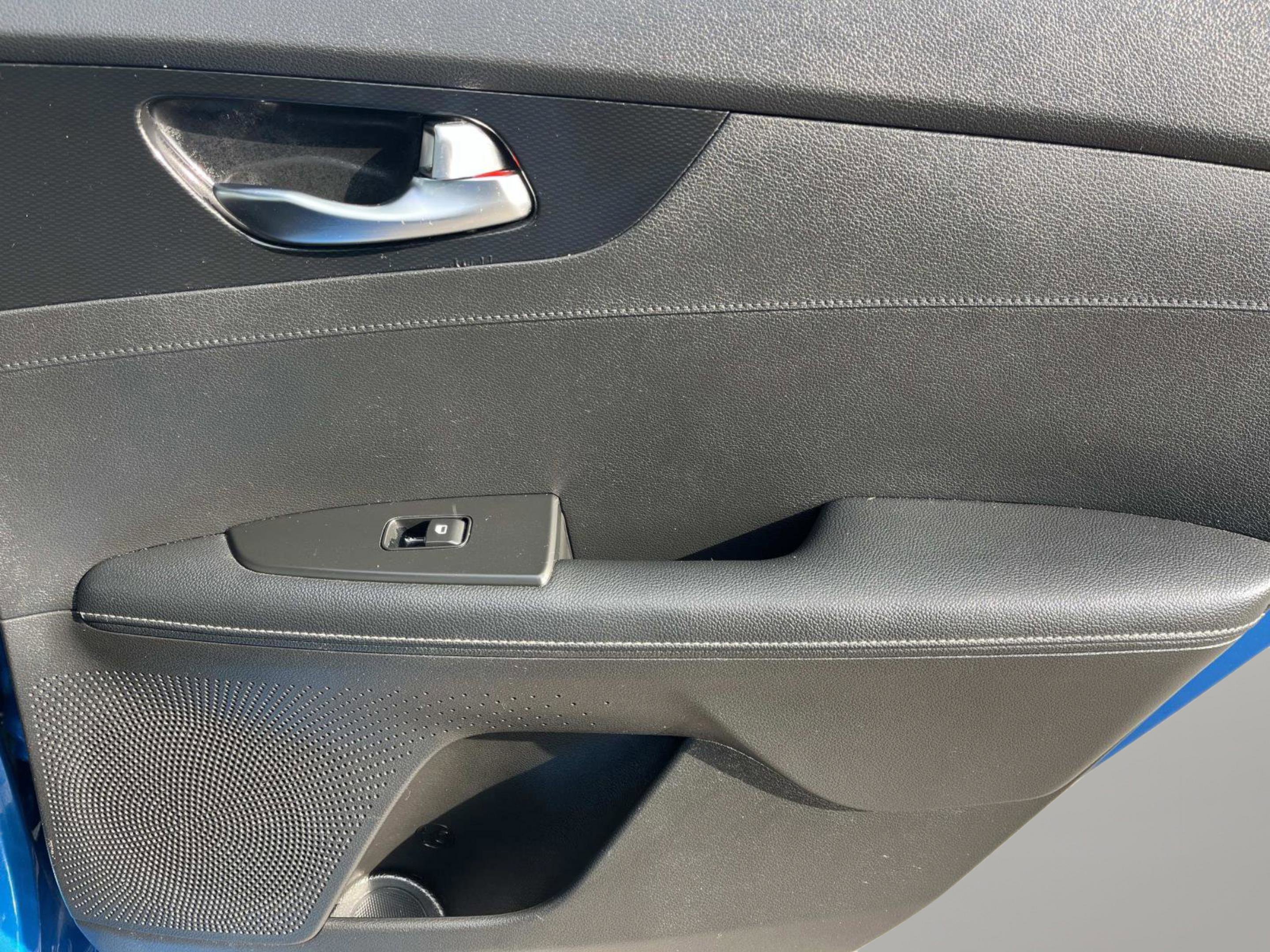 Used 2022 Kia Forte GT-Line image 17