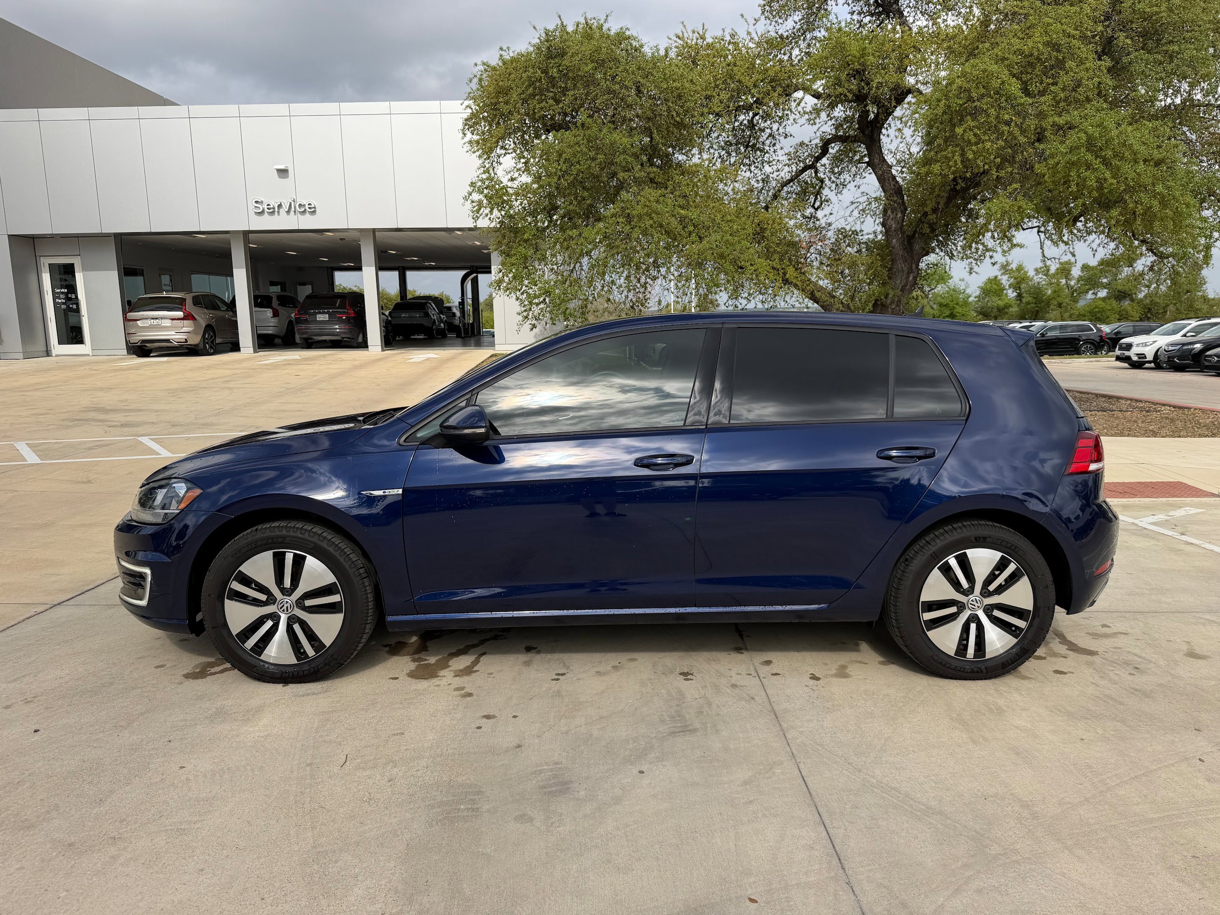Used 2019 Volkswagen e-Golf SE FWD image 3