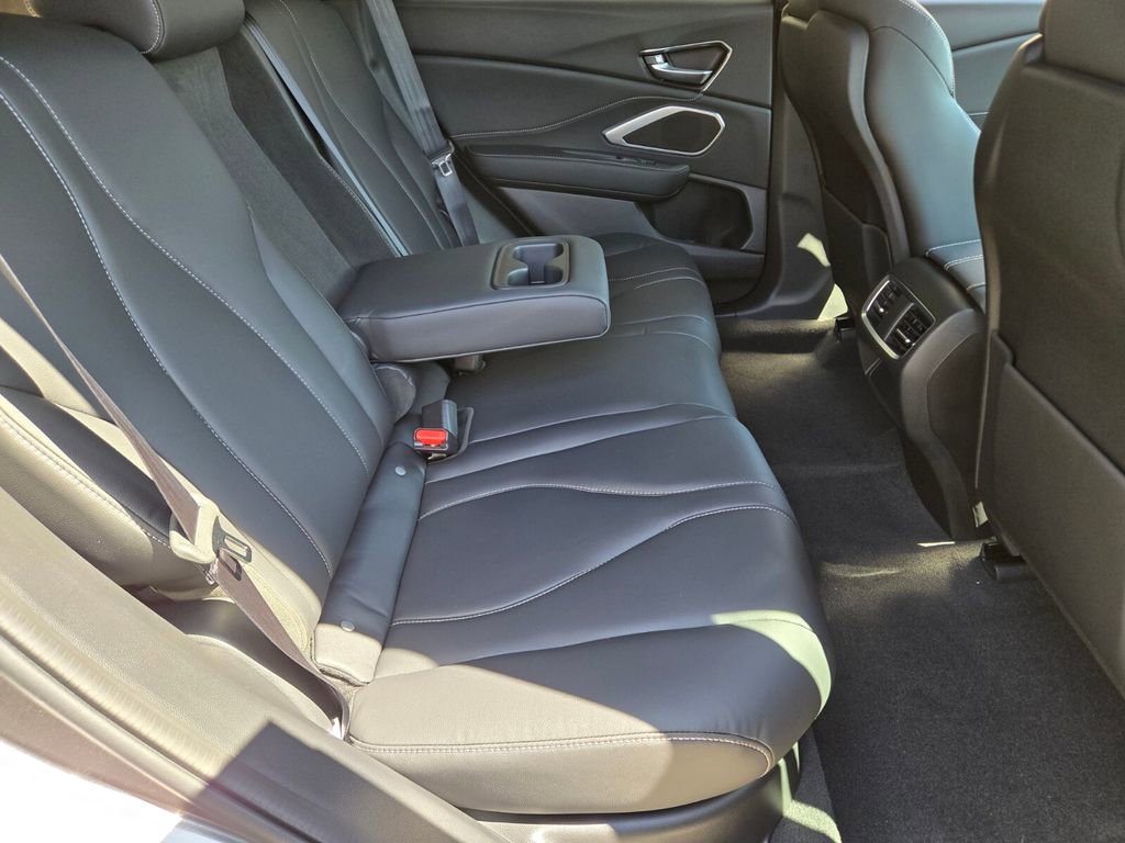 Used 2025 Acura RDX SH-AWD image 18
