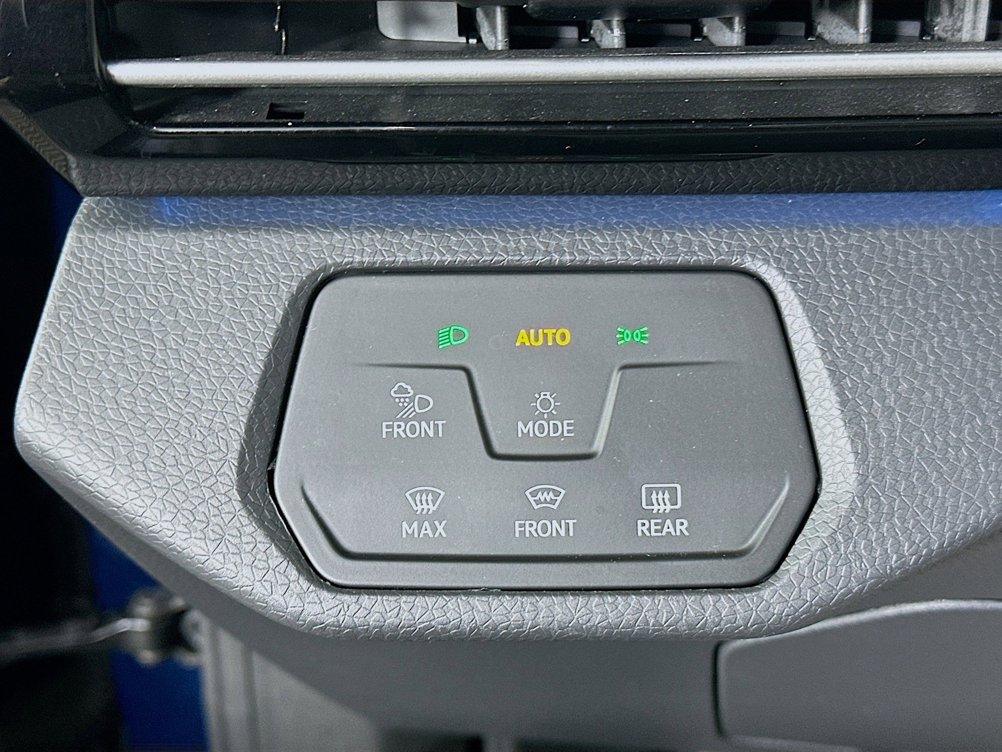 Used 2023 Volkswagen ID.4 Pro S Plus AWD/4WD image 17