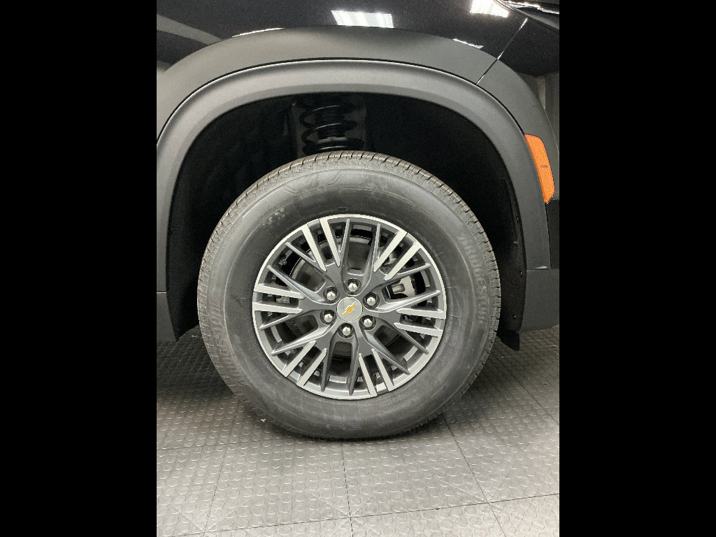 New 2026 Chevrolet Traverse LT w/ LPO, Floor Liner Package FWD image 40