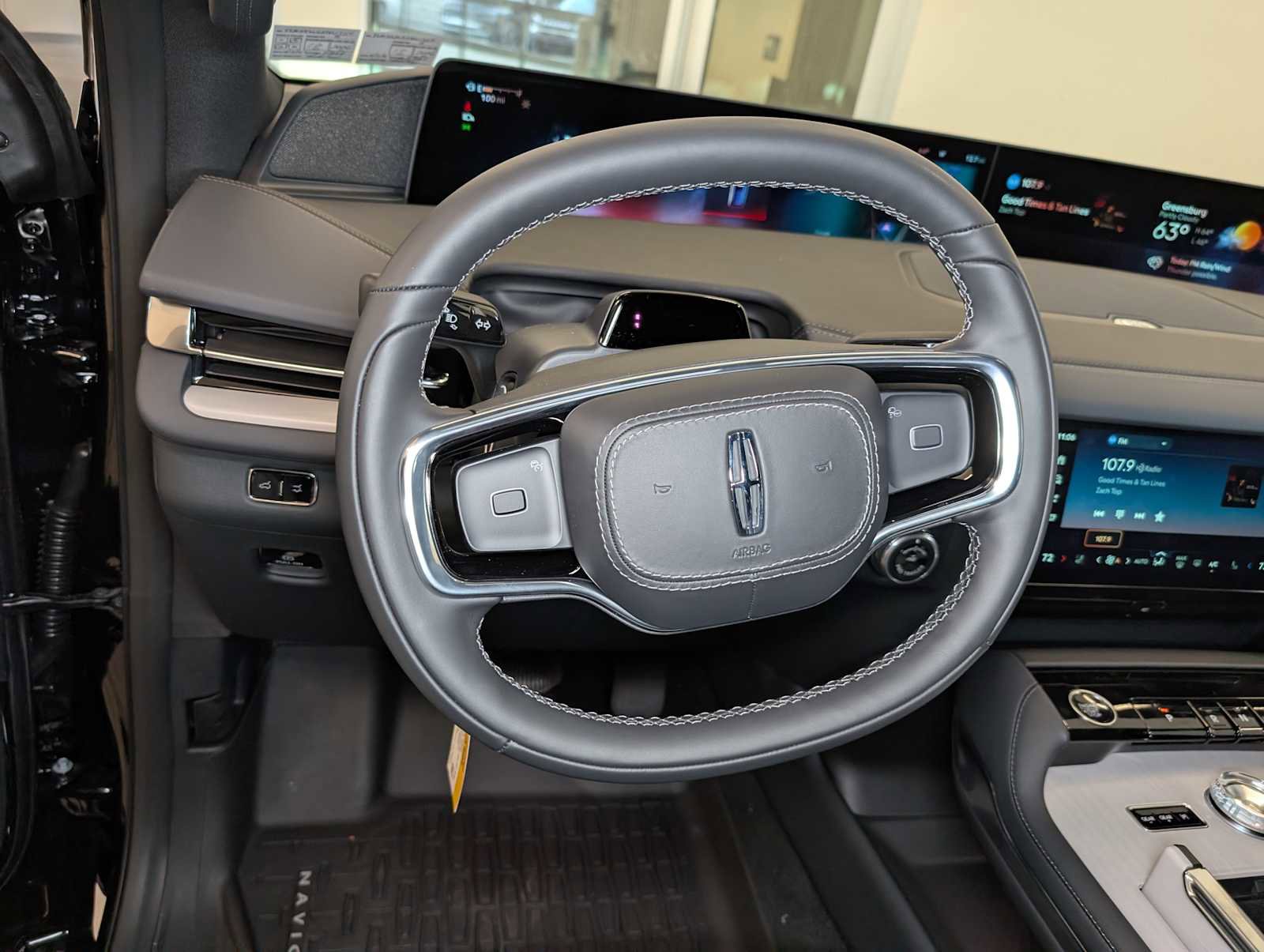 New 2025 Lincoln Navigator Reserve w/ Jet Appearance Package image 29