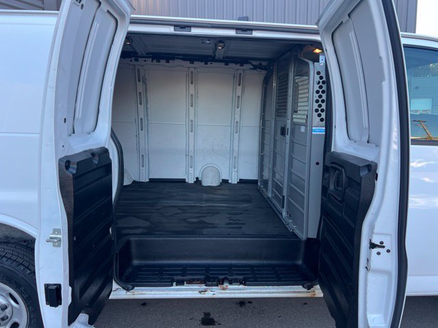 Used 2017 Chevrolet Express 2500 RWD image 12