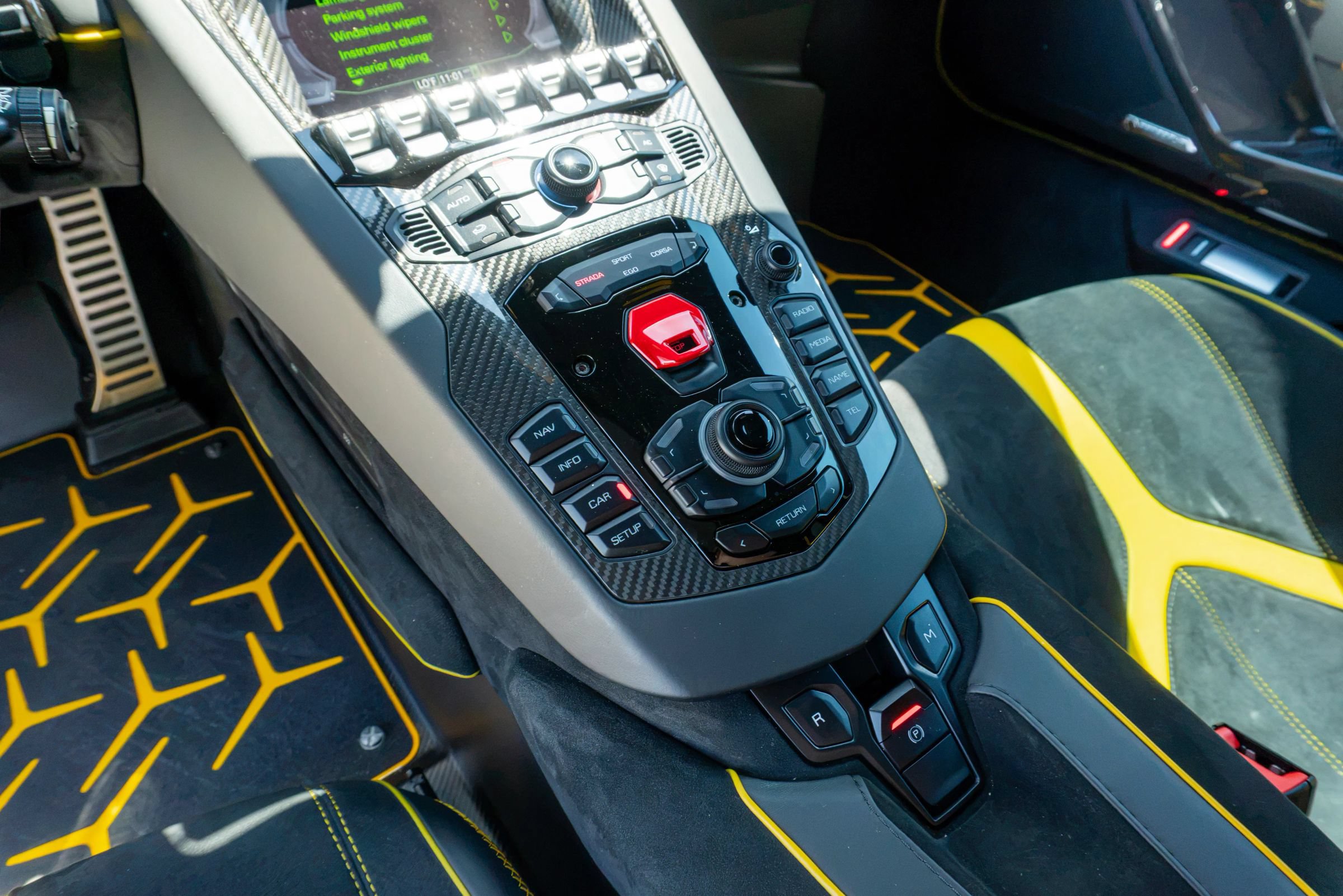 Used 2020 Lamborghini Aventador SVJ AWD/4WD image 18