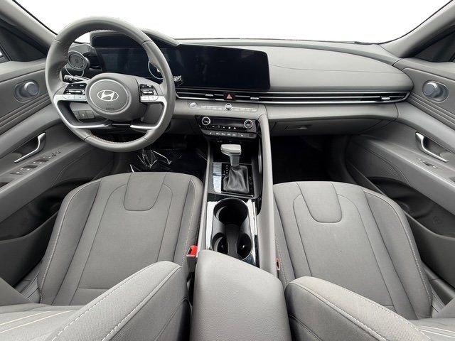 Used 2025 Hyundai Elantra SEL image 21