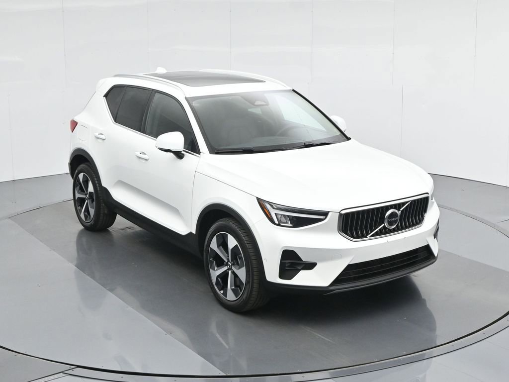 Used 2025 Volvo XC40 B5 Plus image 44