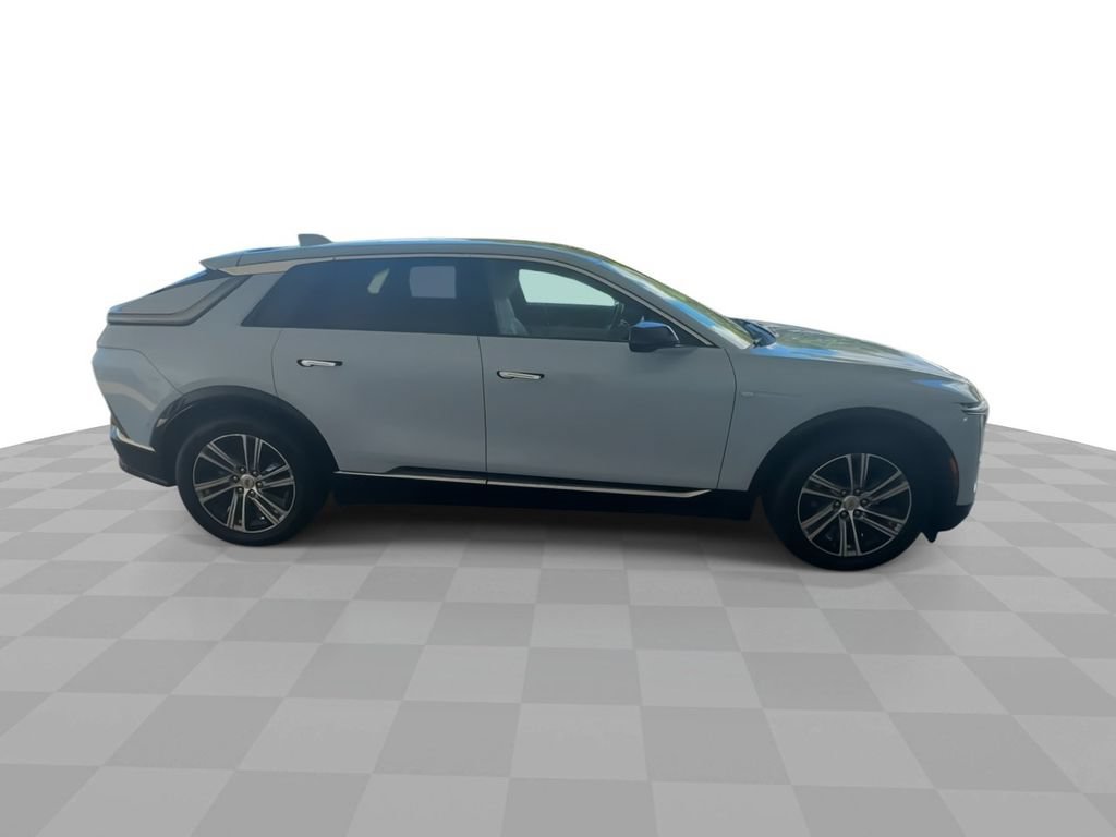 Certified 2024 Cadillac Lyriq Luxury AWD/4WD image 9