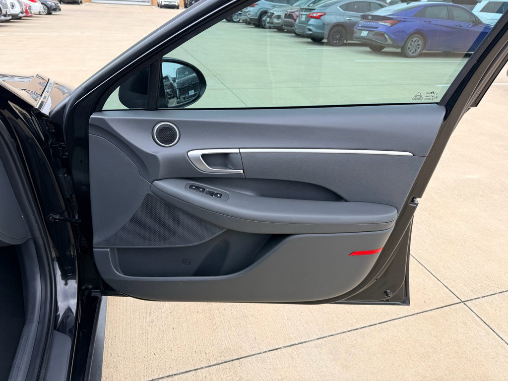 Used 2022 Hyundai Sonata SE w/ Cargo Package FWD image 12