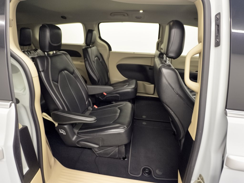 Used 2022 Chrysler Pacifica Touring-L FWD image 27