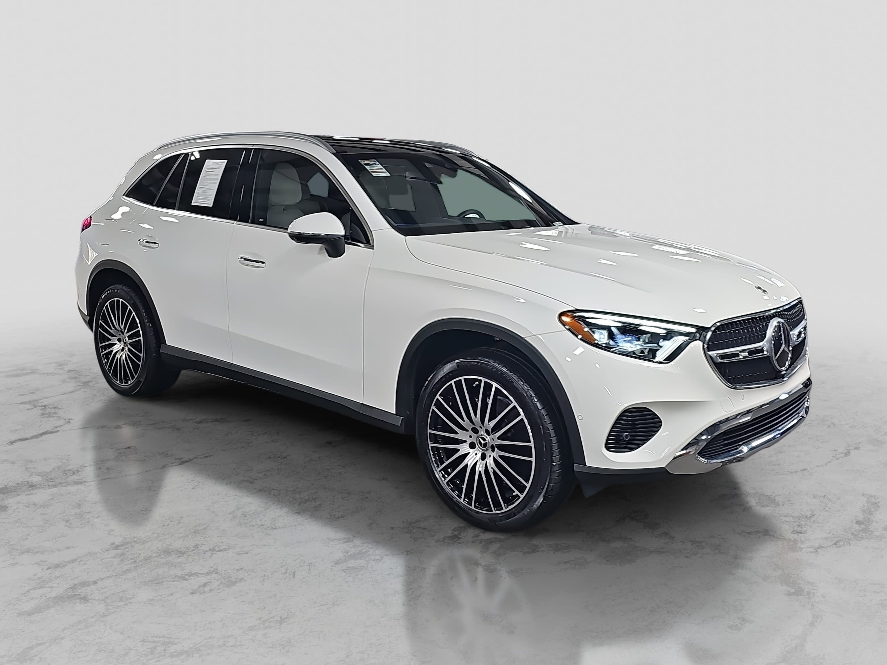 Used 2023 Mercedes-Benz GLC 300 image 4