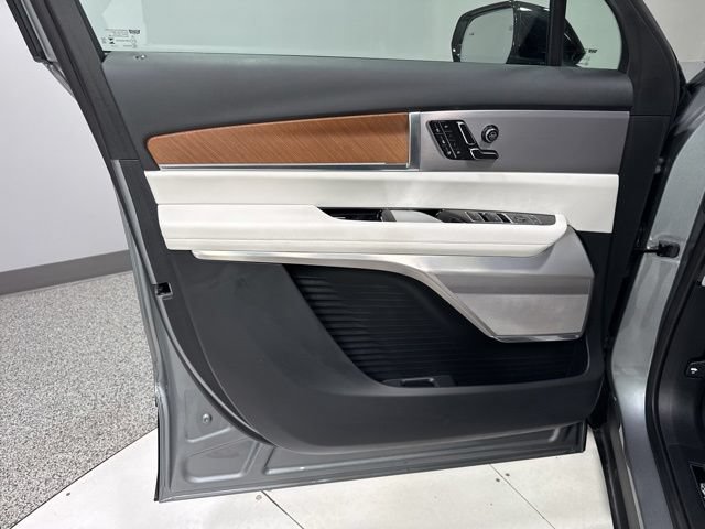 Used 2026 Cadillac Vistiq Sport w/ LPO, Floor Liner Package AWD/4WD image 12