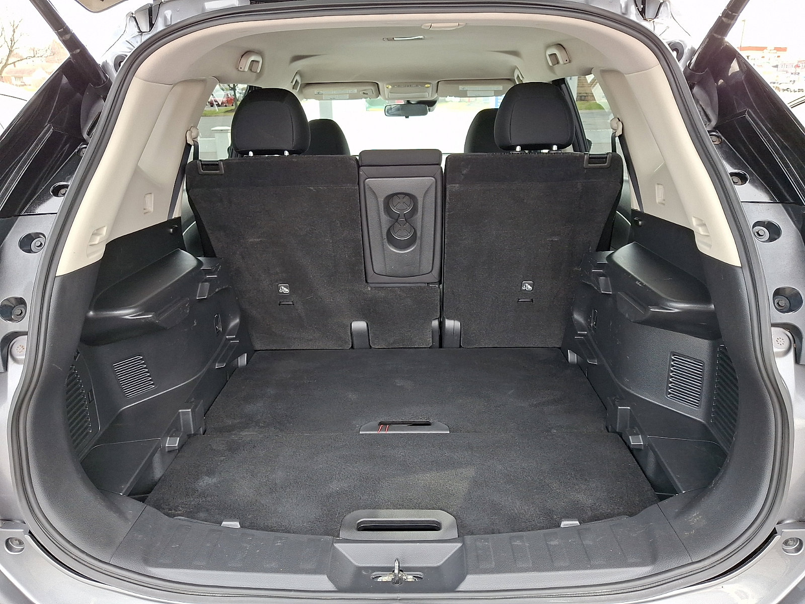 Used 2019 Nissan Rogue SV w/ Premium Package image 28