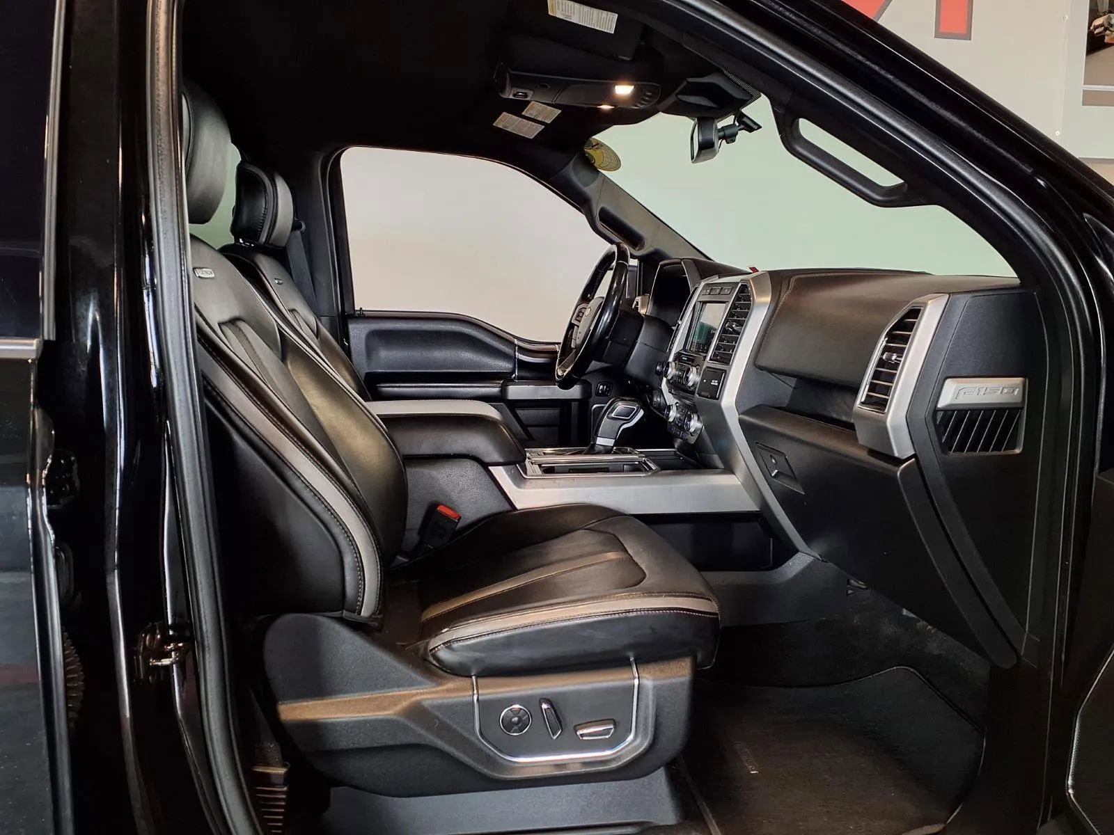 Used 2018 Ford F150 Platinum w/ Technology Package AWD/4WD image 12
