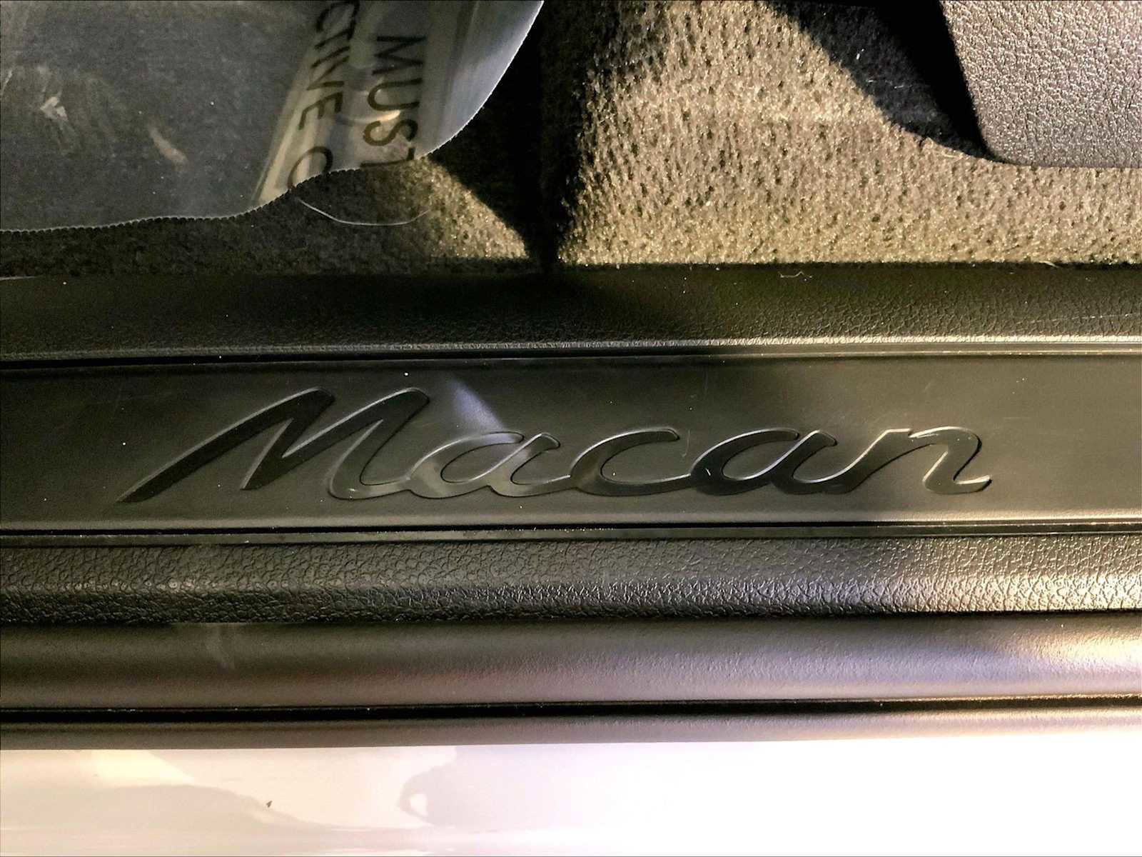 Certified 2025 Porsche Macan image 19