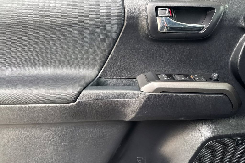 Used 2021 Toyota Tacoma TRD Off-Road w/ TRD Premium Off Road Package AWD/4WD image 11