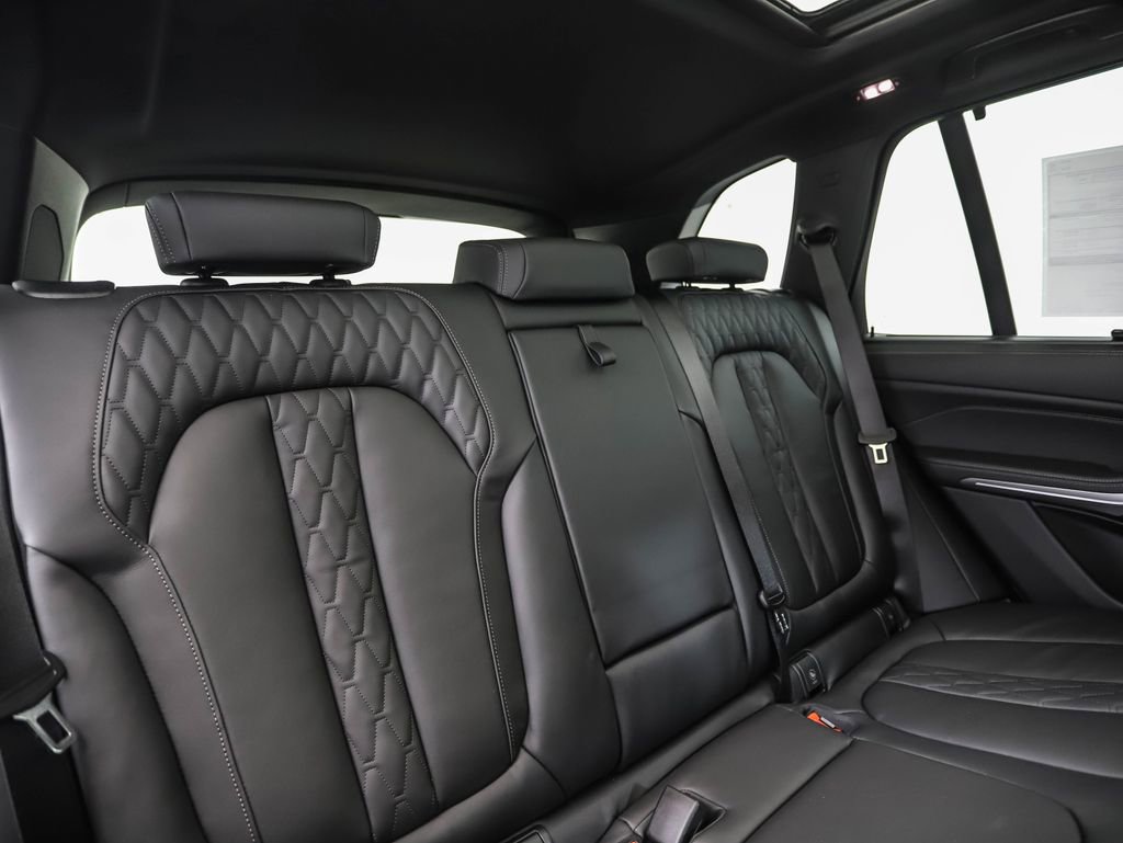 New 2026 BMW X5 xDrive50e w/ Executive Package image 28