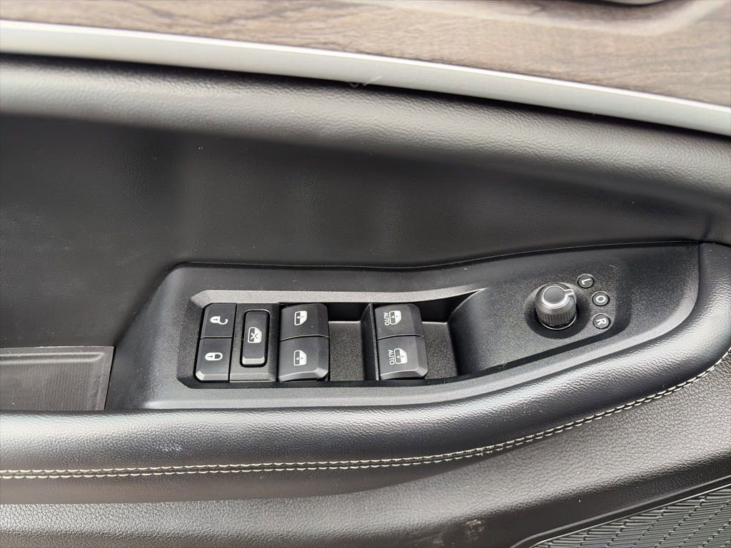 Used 2023 Jeep Grand Cherokee Limited image 24