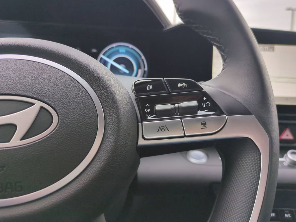 New 2026 Hyundai Elantra Limited image 32