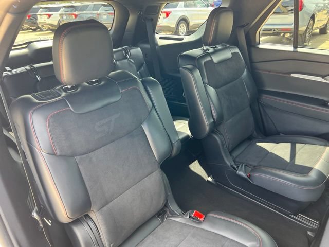 Used 2025 Ford Explorer ST RWD image 34