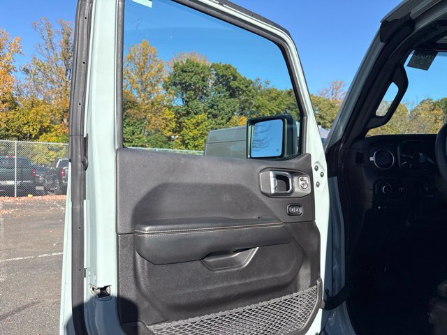 Used 2024 Jeep Wrangler Unlimited Sahara w/ Technology Group AWD/4WD image 33