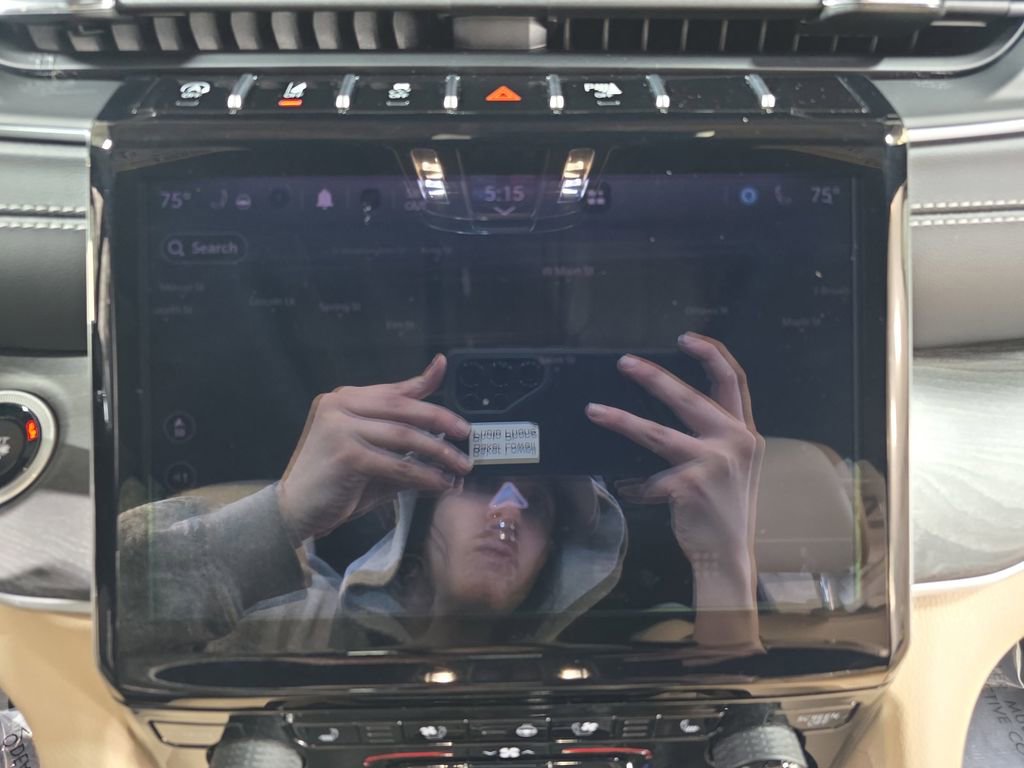 Used 2025 Jeep Grand Cherokee Limited w/ Luxury Tech Group II image 26