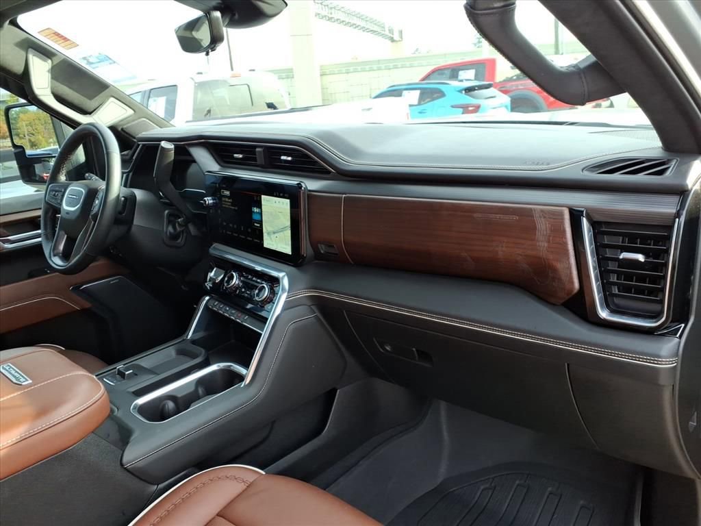 Used 2024 GMC Sierra 3500 Denali Ultimate image 16