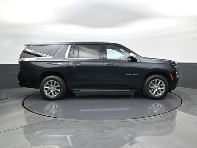 Used 2025 Chevrolet Suburban Premier AWD/4WD image 4