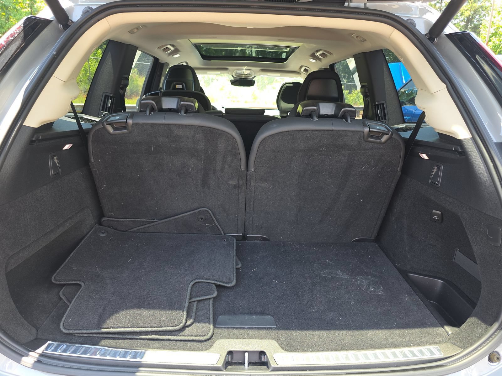 Used 2025 Volvo XC90 B5 Plus AWD/4WD image 36