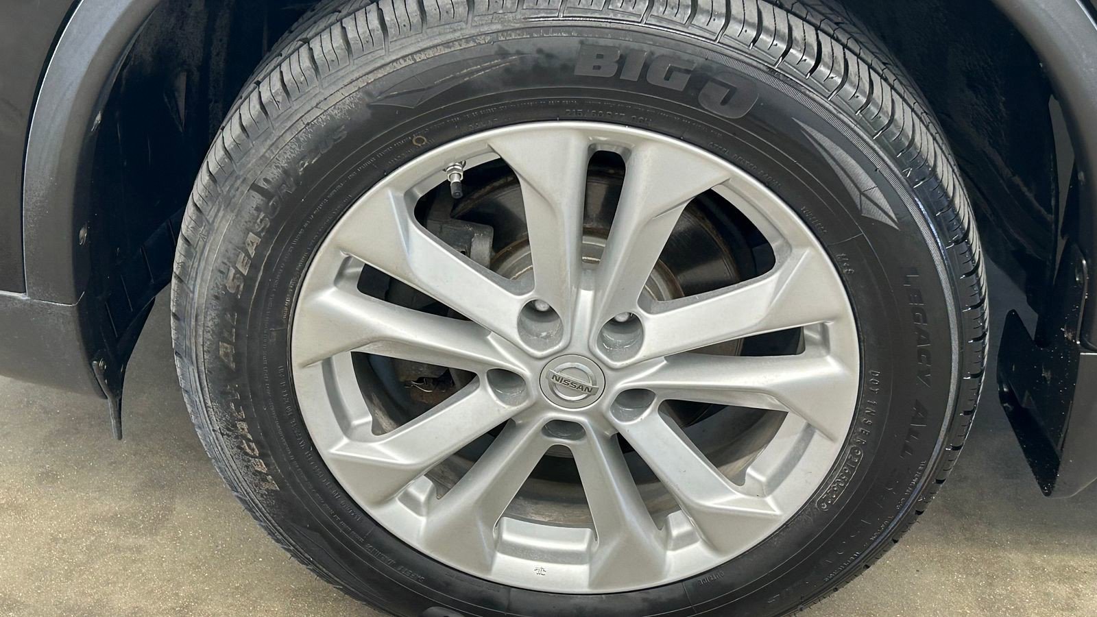 Used 2015 Nissan Rogue SV image 8