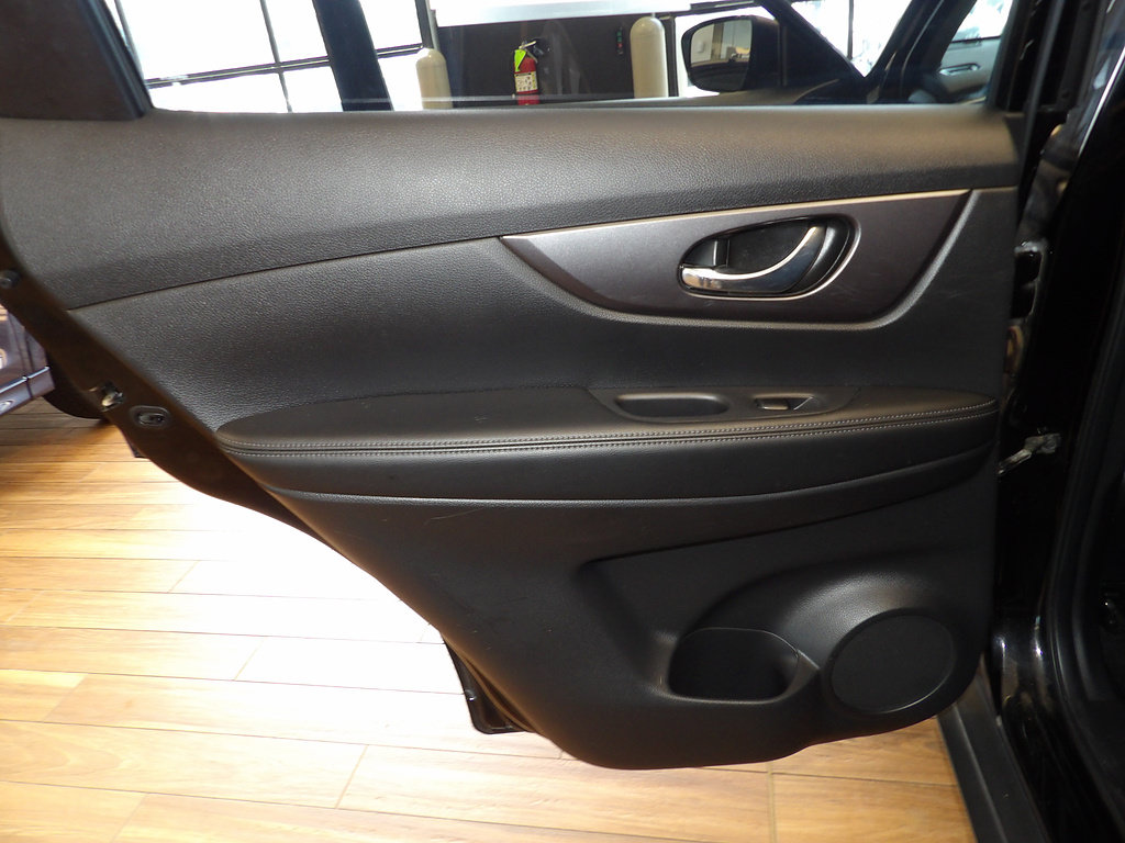 Used 2016 Nissan Rogue S FWD image 20
