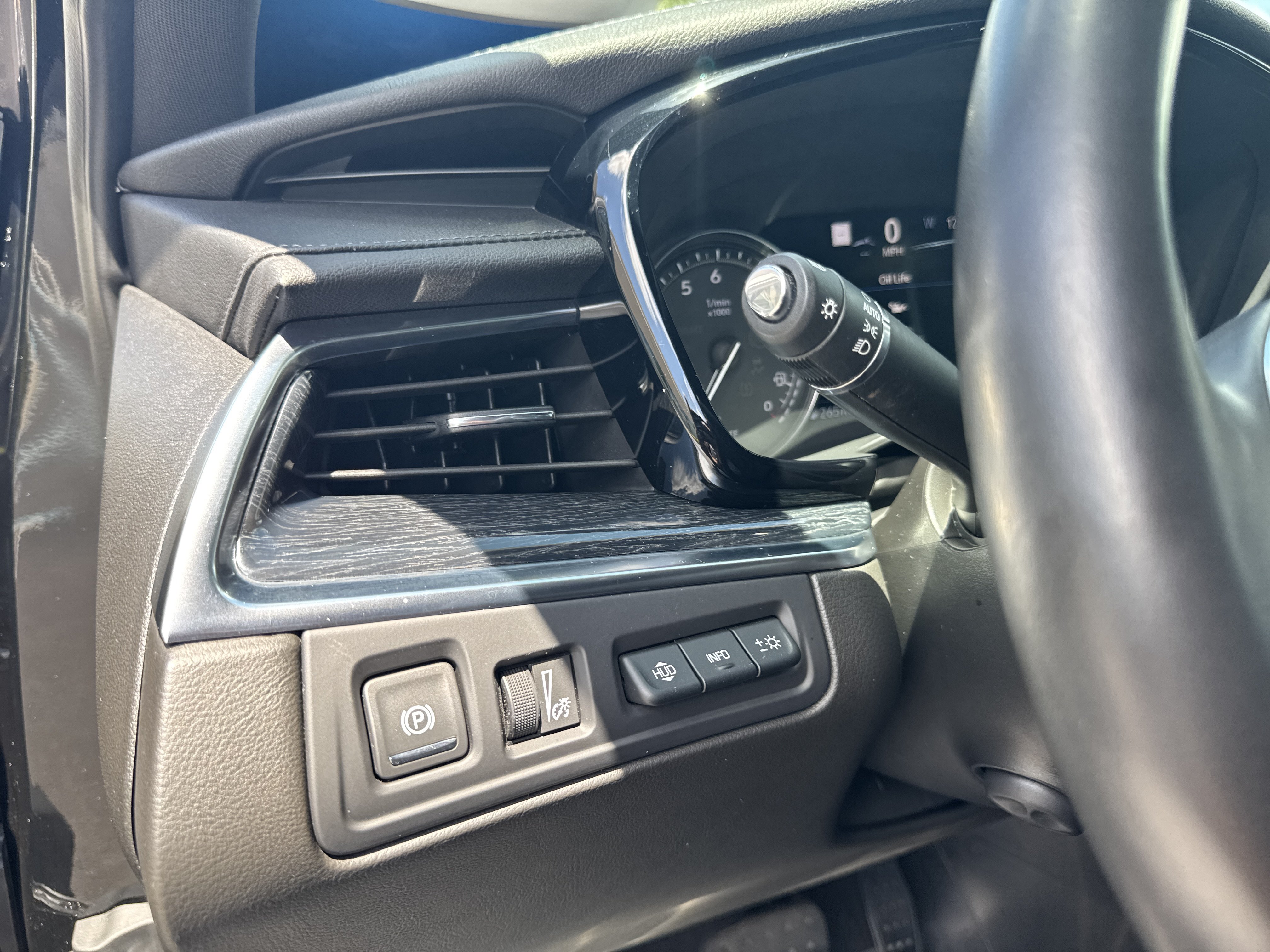 Certified 2024 Cadillac XT5 Premium Luxury w/ Technology Package FWD image 32