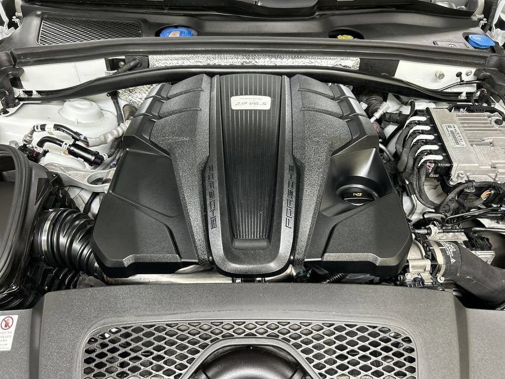 Certified 2022 Porsche Macan S AWD/4WD image 24