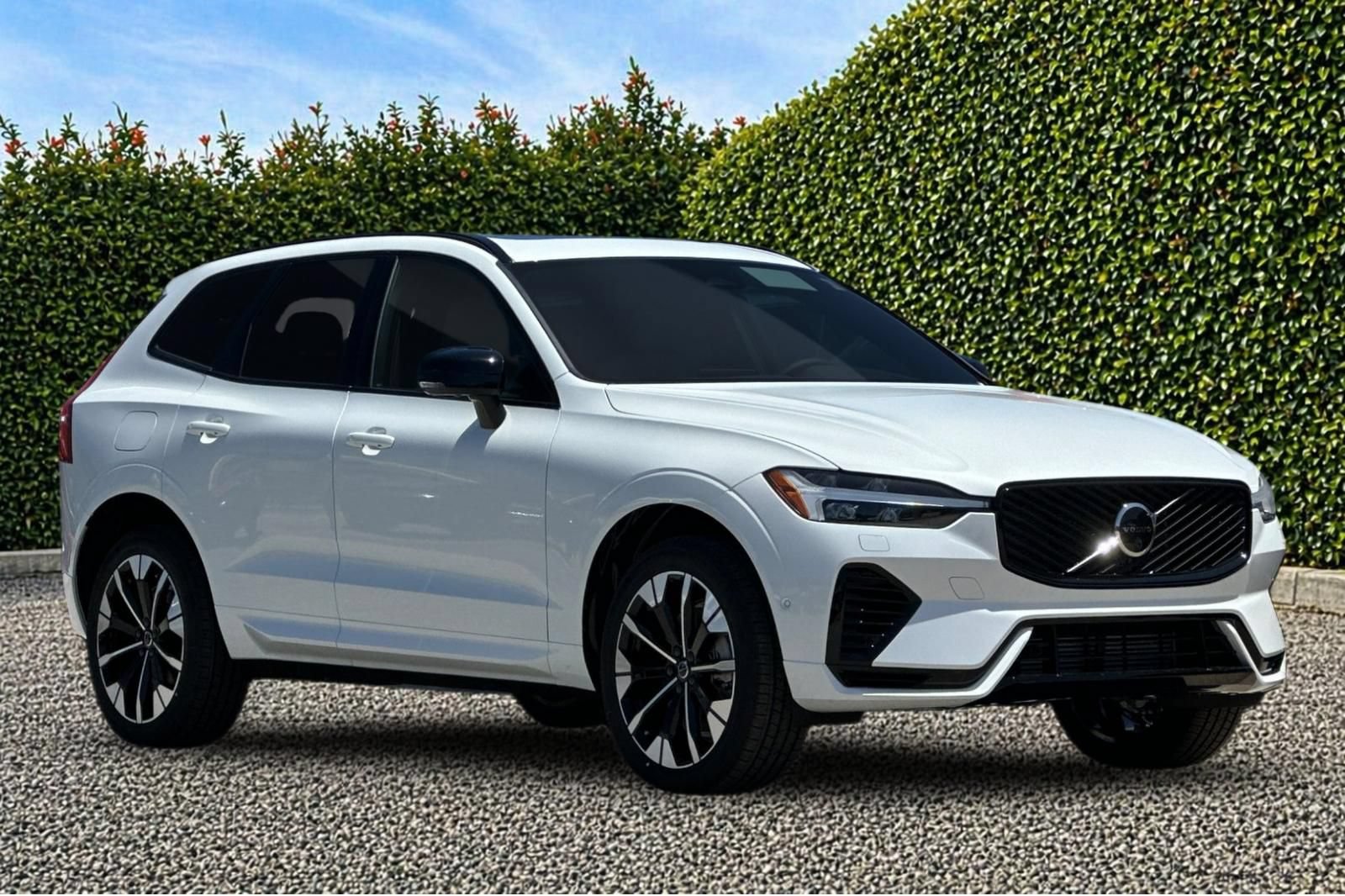 New 2026 Volvo XC60 T8 Plus w/ Climate Package AWD/4WD image 8