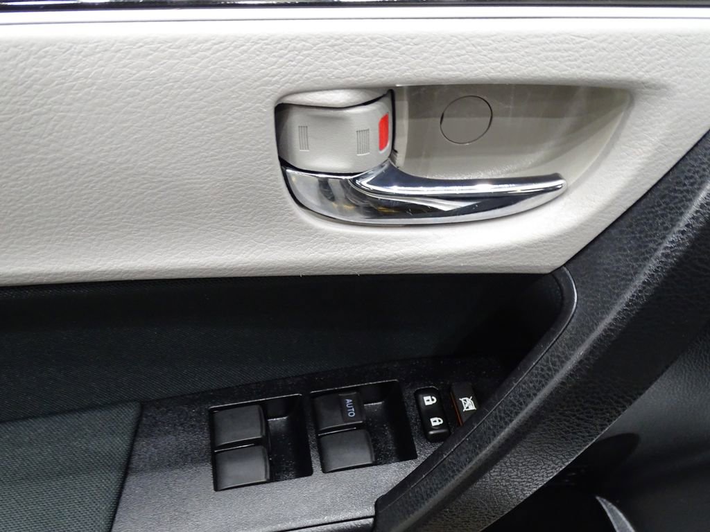 Used 2017 Toyota Corolla LE image 16