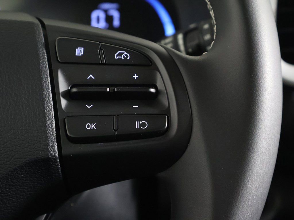 Certified 2025 Hyundai Venue Limited FWD image 35