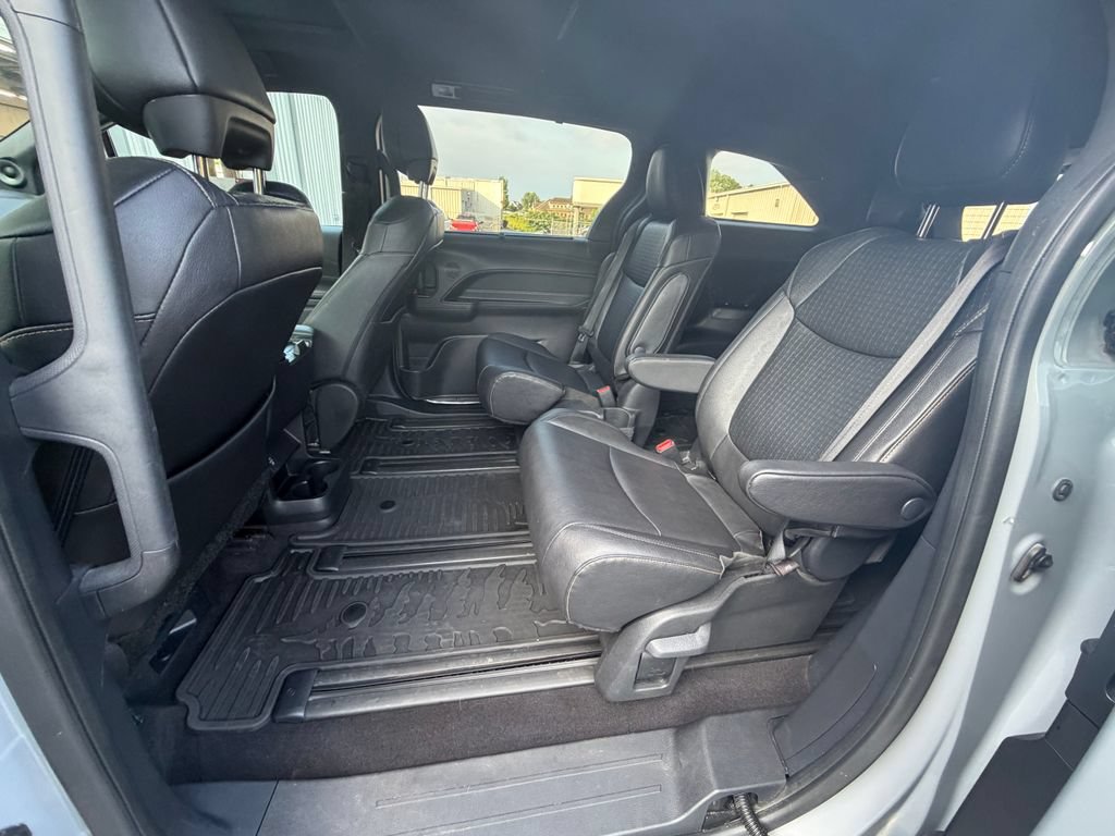 Used 2025 Toyota Sienna XLE Woodland Edition AWD/4WD image 22