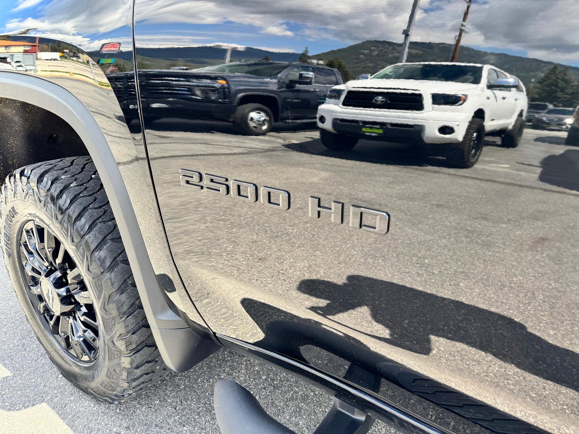 Used 2022 Chevrolet Silverado 2500 LTZ w/ LTZ Plus Package AWD/4WD image 46