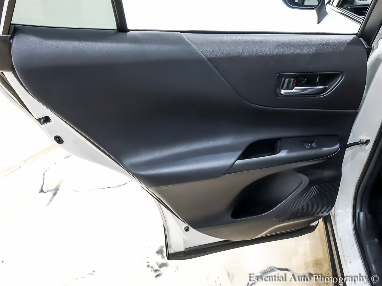 Used 2022 Toyota Venza LE image 26