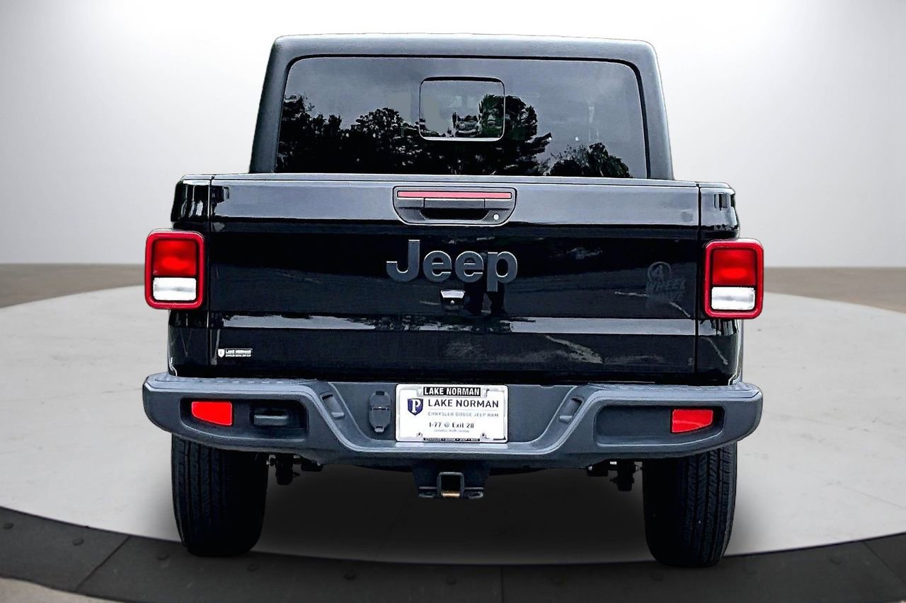 Certified 2022 Jeep Gladiator Sport AWD/4WD image 8