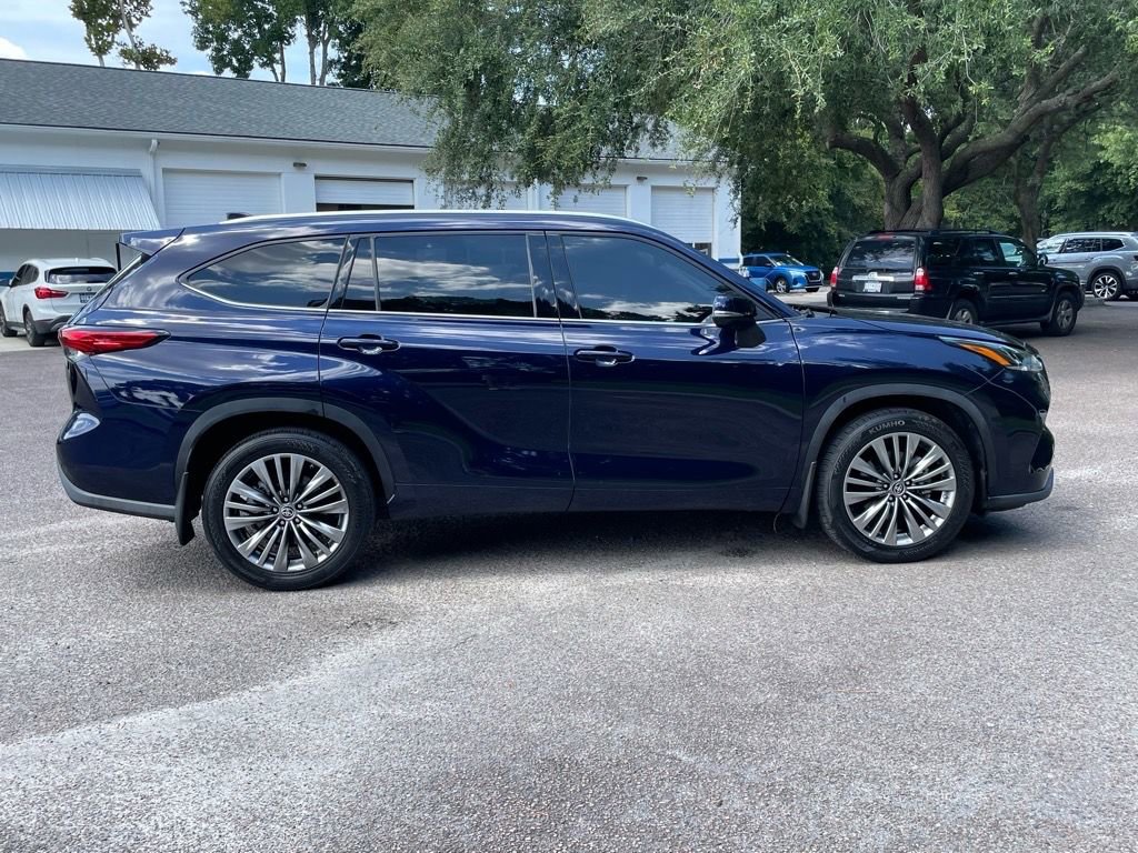 Used 2021 Toyota Highlander Platinum image 2