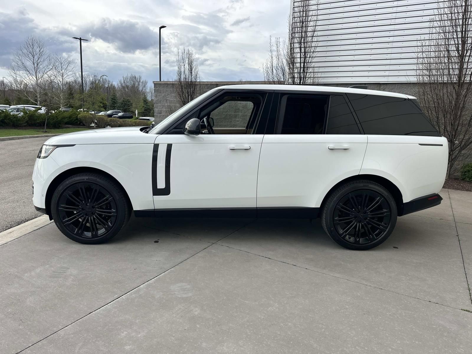 New 2026 Land Rover Range Rover SE AWD/4WD image 8